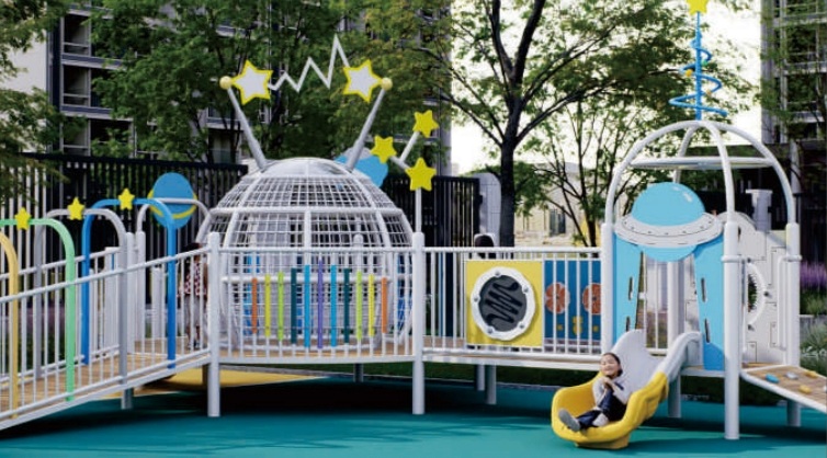 Equipo de juegos infantiles al aire libre personalizado con temática espacial de ovnis interestelares
   