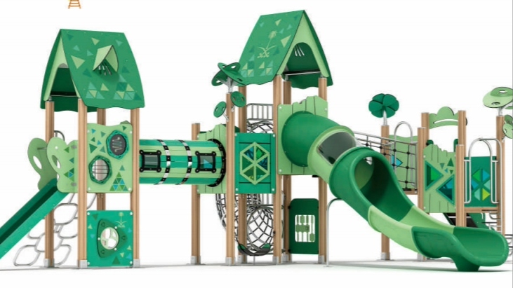 Tobogán combinado al aire libre con temática de aventura en el bosque
   
